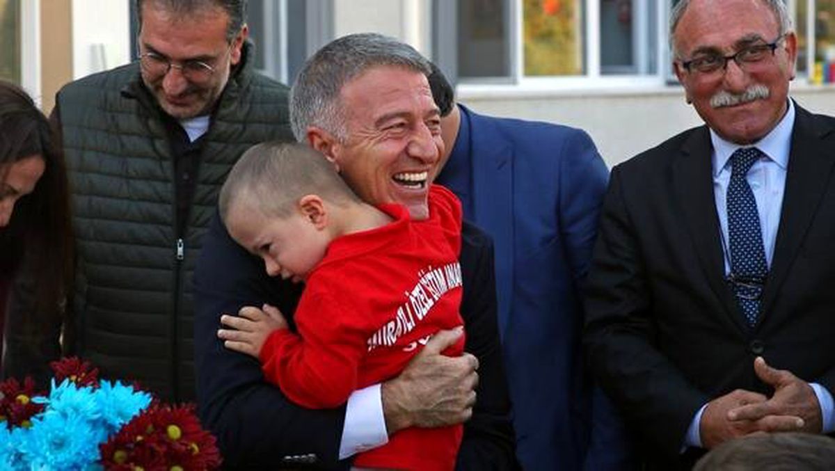 Trabzonspor\'dan down sendromlu ve otizmli öğrencilere ziyaret