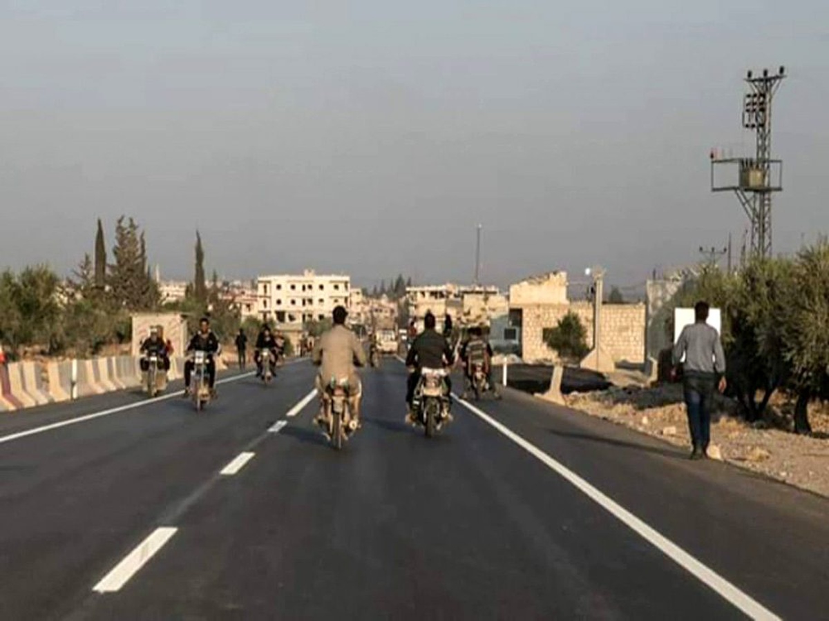 Türkiye sınırı ile Afrin arasına yapılan yol açıldı