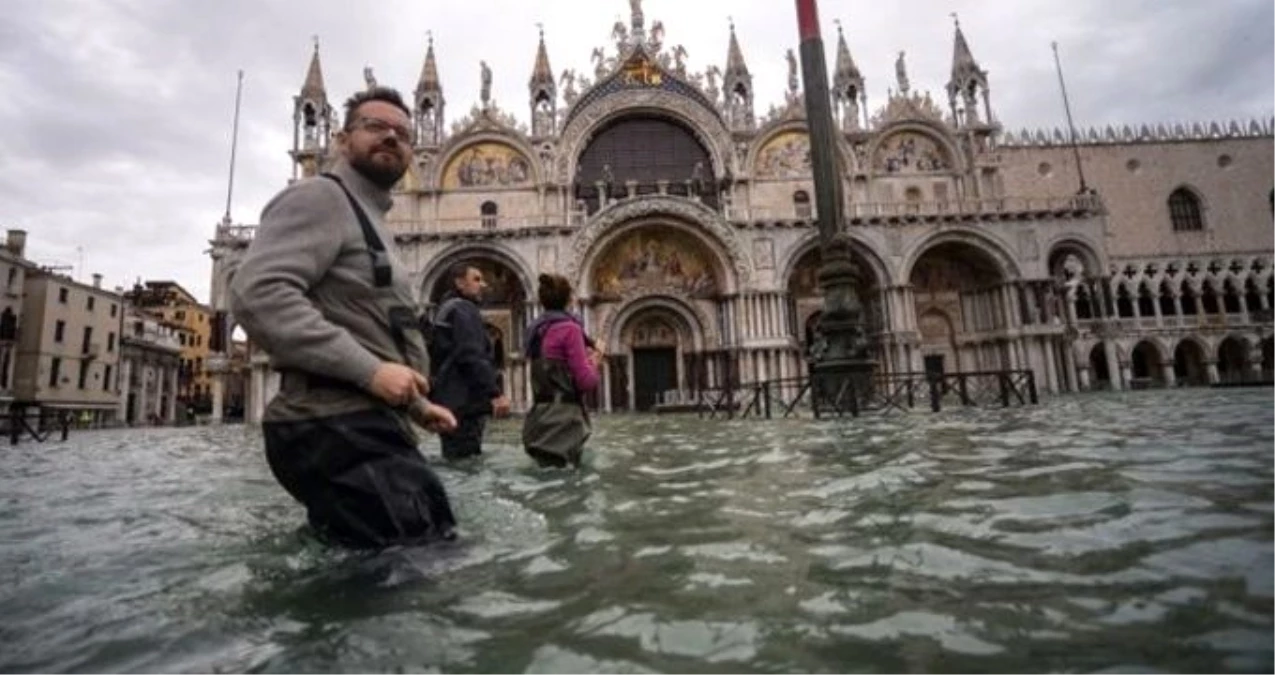 Venedik\'te su seviyesi yeniden yükseldi, San Marco Meydanı kapatıldı