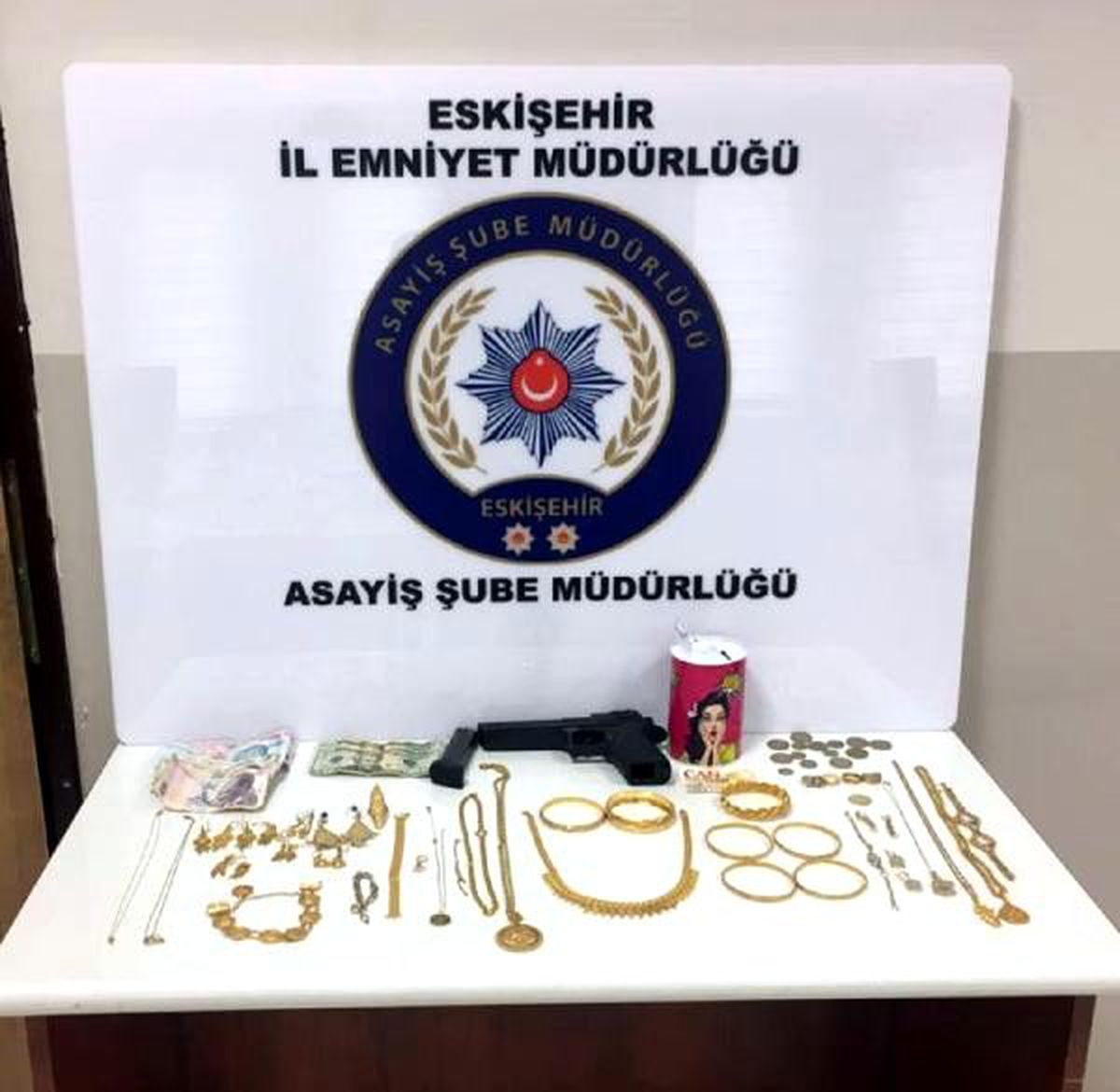 200 bin liralık hırsızlık şüphelisi 2 kadın yakalandı