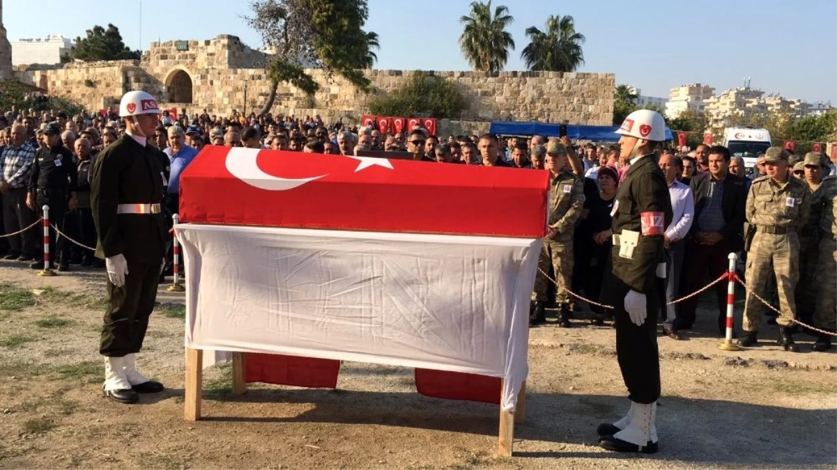 Barış Pınarı Harekatı şehidi Adana\'da toprağa verildi