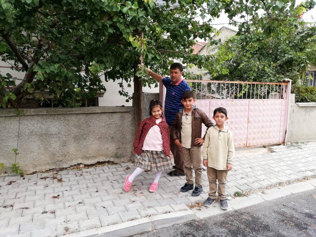 Beşik gibi sallanıyor