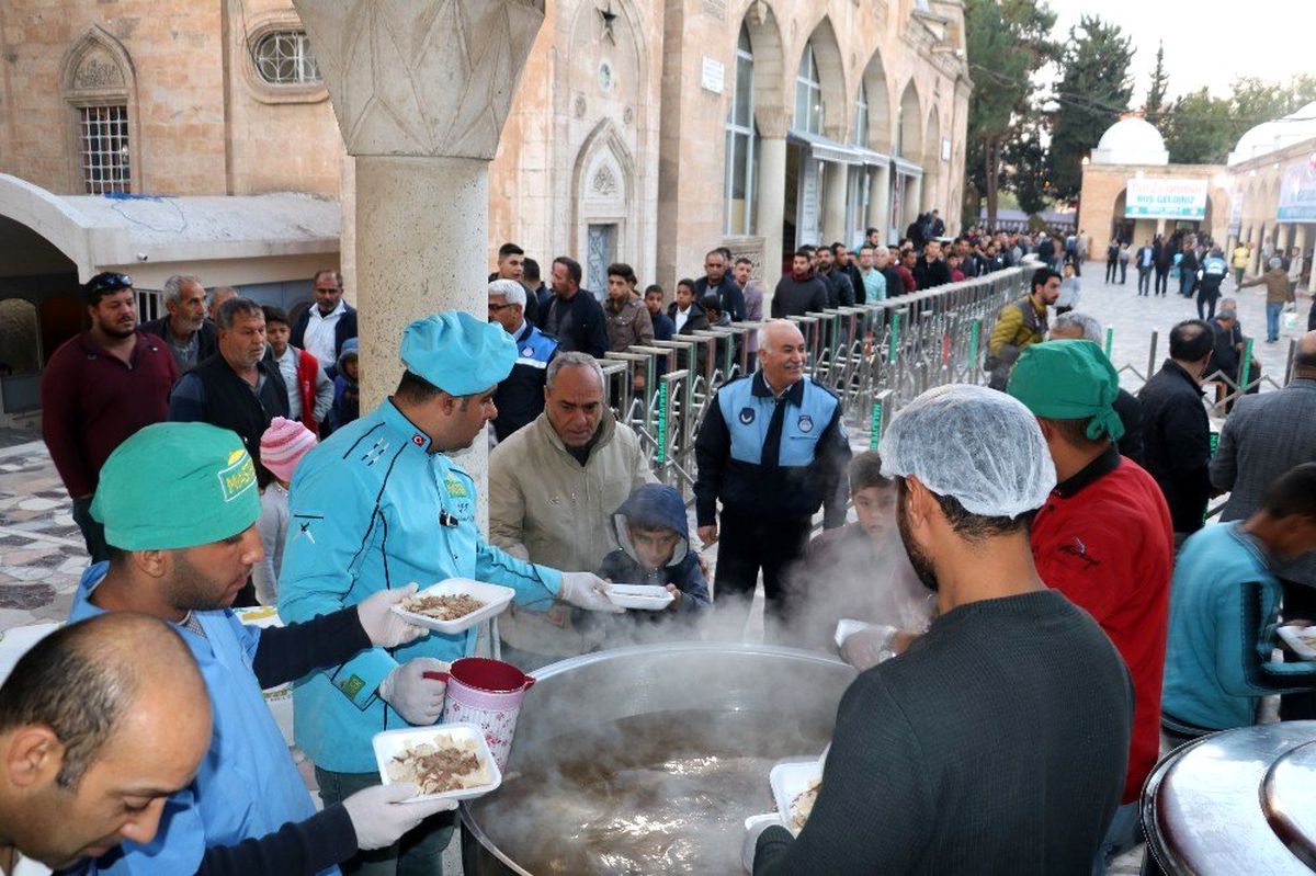 Binlerce kişi tirit kuyruğunda
