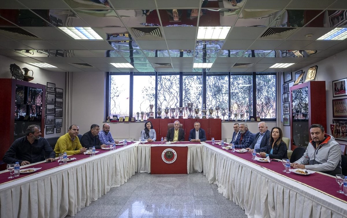 CHP Spor Kurulu, Gençlerbirliği Kulübünü ziyaret etti