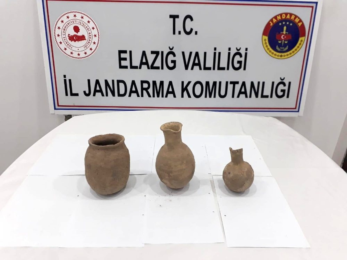 Elazığ\'da jandarma, Roma dönemine ait küp ve testiler ele geçirdi