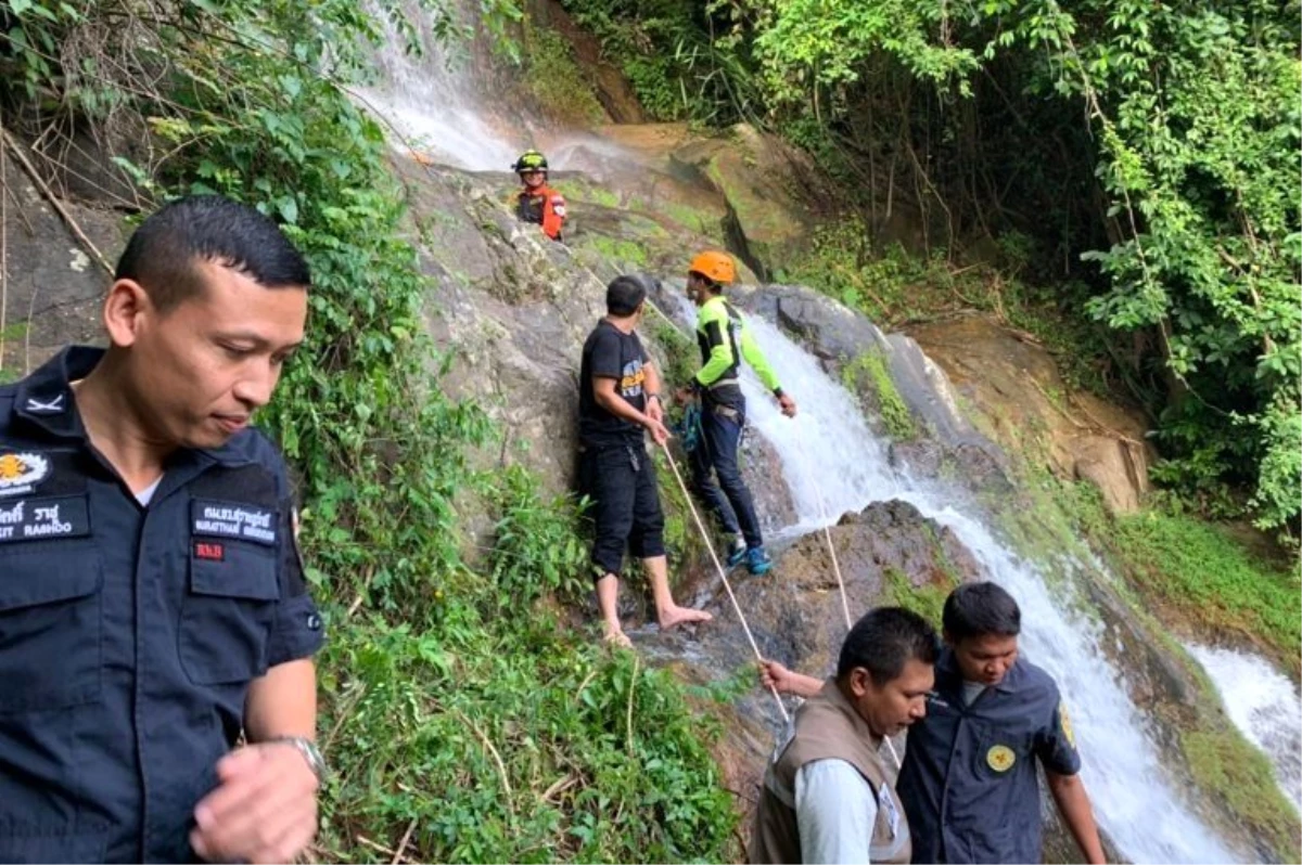 Fransız turist, Tayland\'da şelalede selfie çekerken 80 metre aşağı düşerek öldü