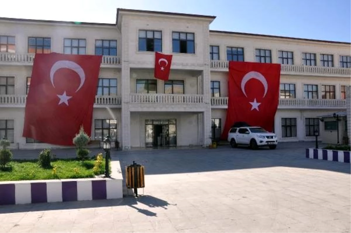 HDP\'li 3 belediyeye görevlendirme (2)
