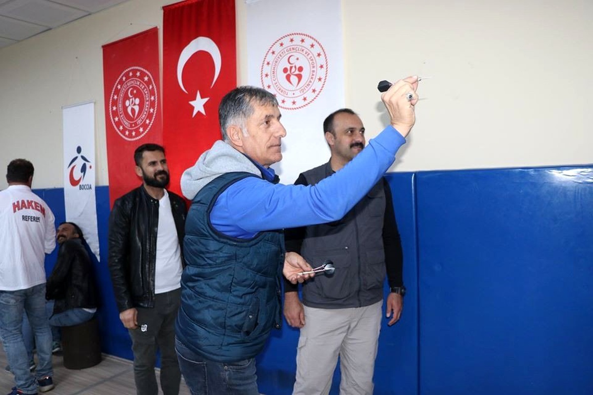 İki kurum personelleri Dart turnuvasında buluştu