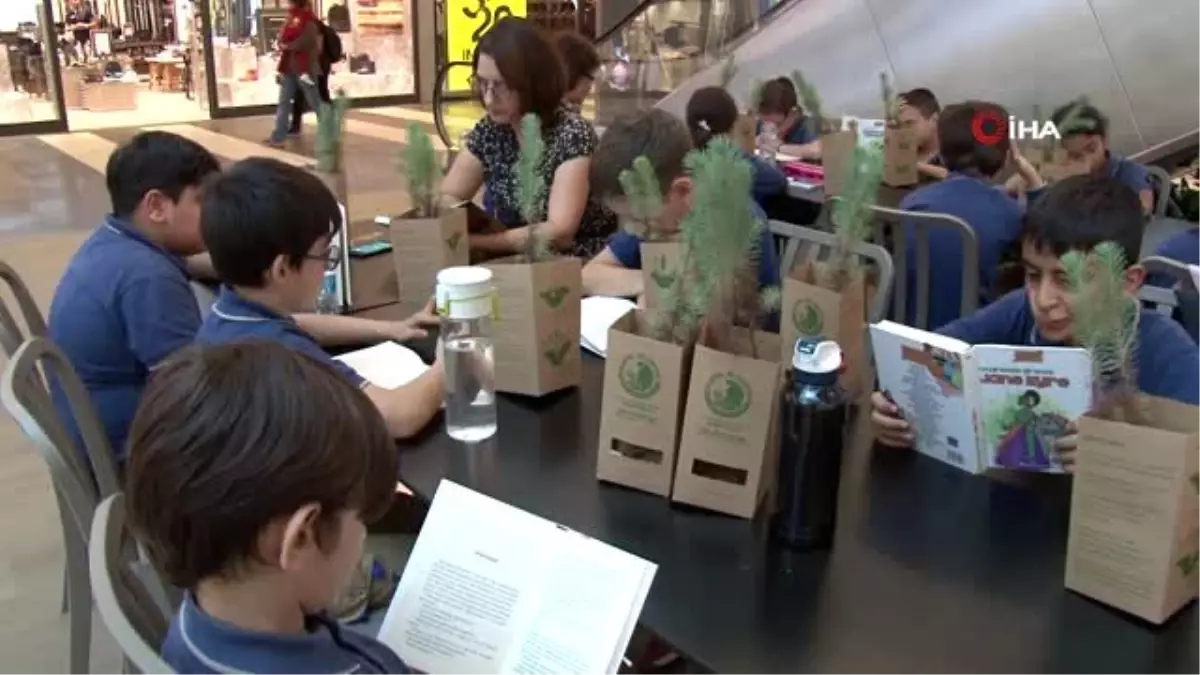 Kartal\'ın çevreci minikleri, "Bir Kitap Bir Fidan" etkinliğinde buluştu