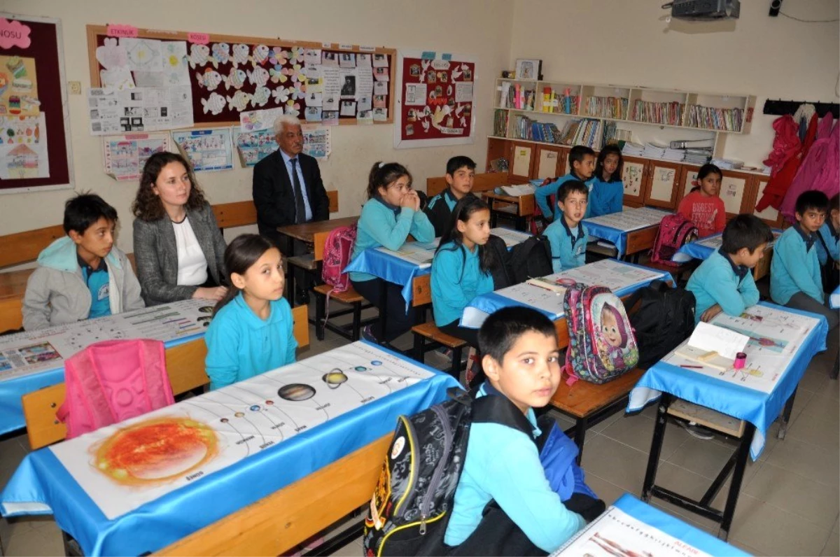 Kaymakam Özdemir, Mehmetli\'de okulları ziyaret etti