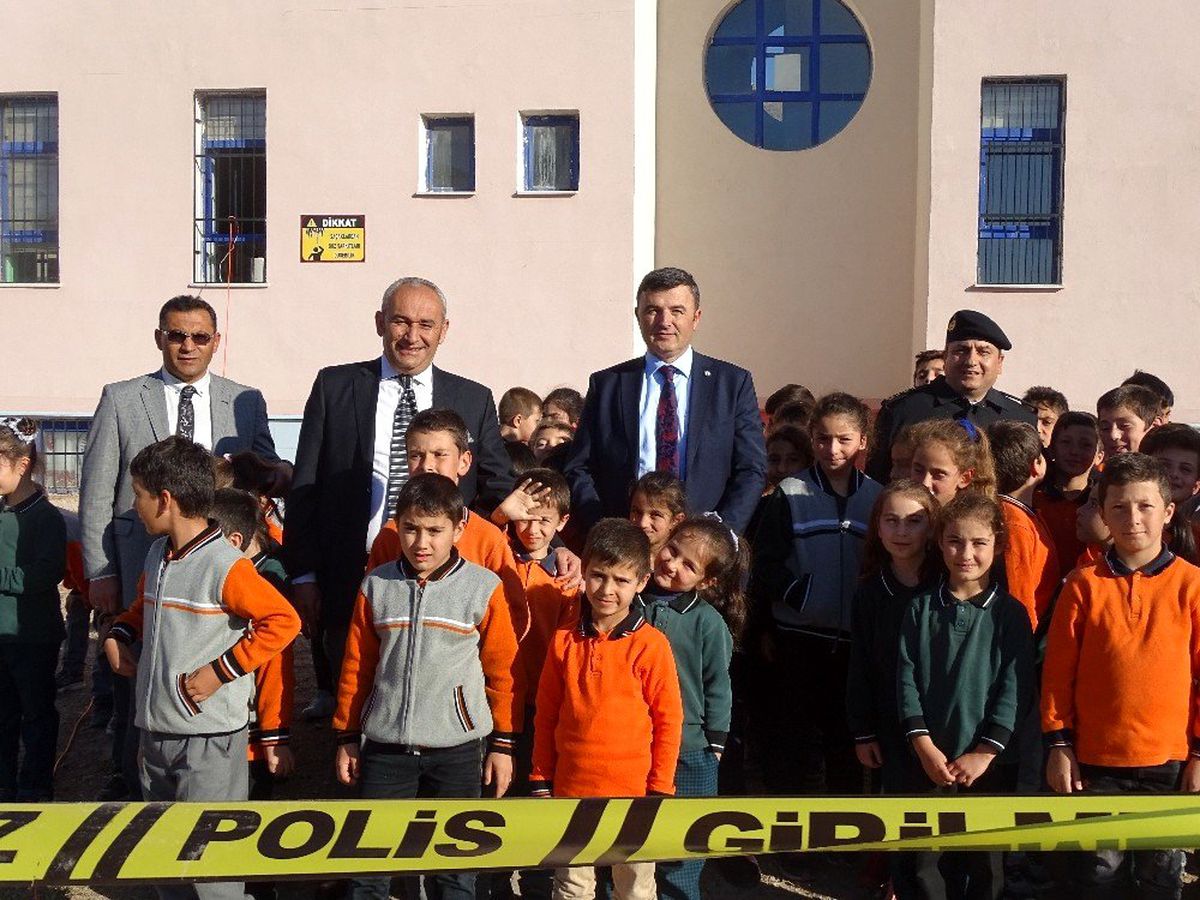 Minik sürücüler trafik kurallarını öğreniyor
