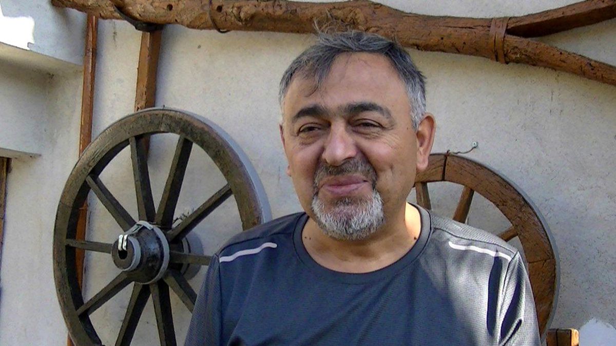 (Özel) Eskiye dayanan kültürlerle evinin dışını donattı