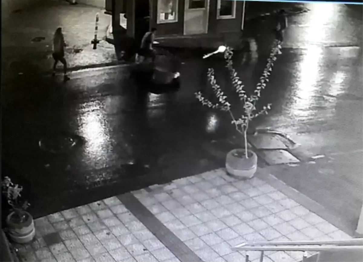 (Özel) İstanbul\'un göbeğinde dehşet anları kamerada