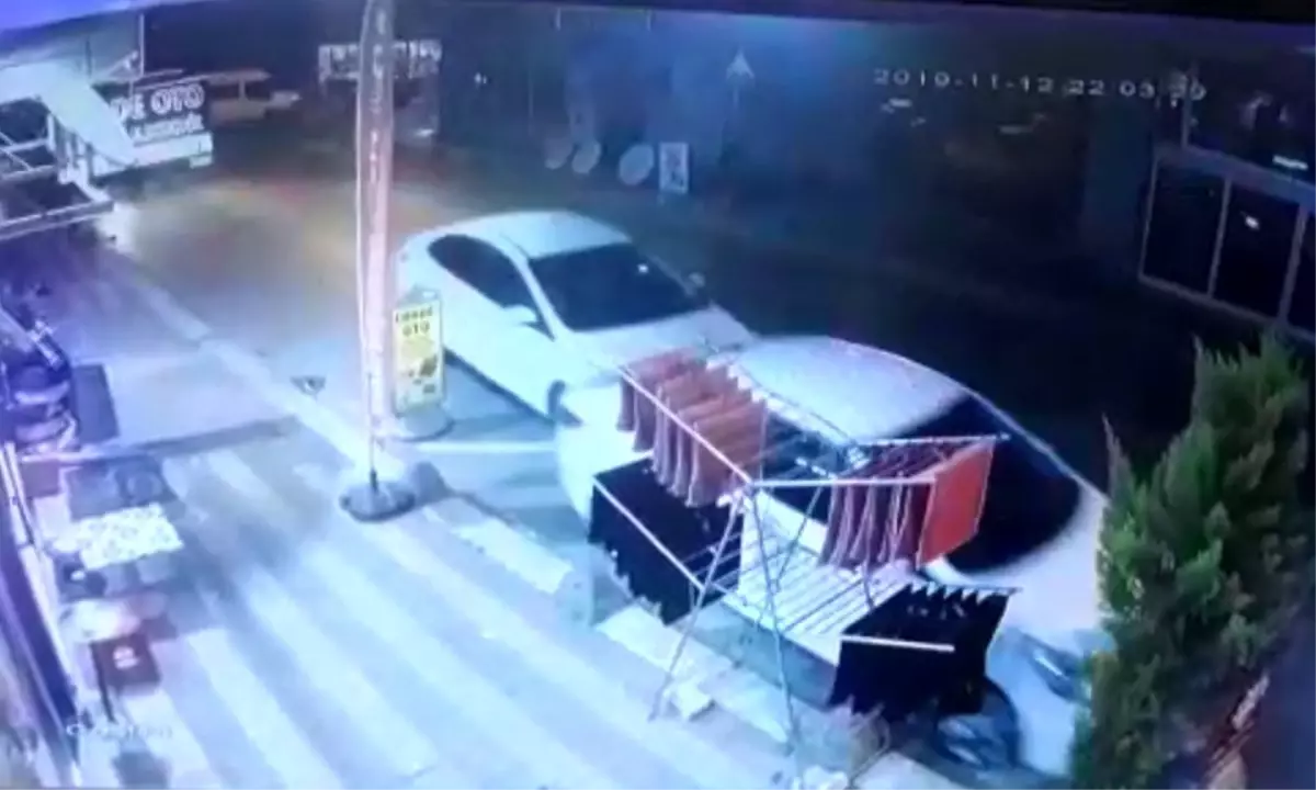 (Özel) Otomobil sürücüsü, dalgınlığının bedelini kaza yaparak ödedi