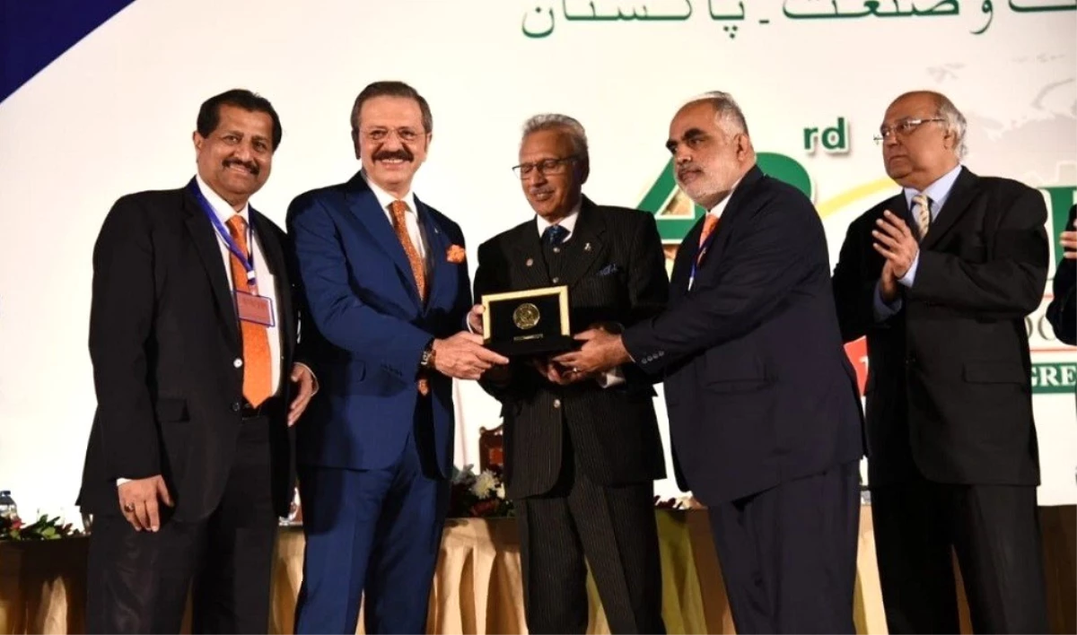Pakistan Devlet Başkanı Arif Alvi\'den Hisarcıklıoğlu\'na ödül