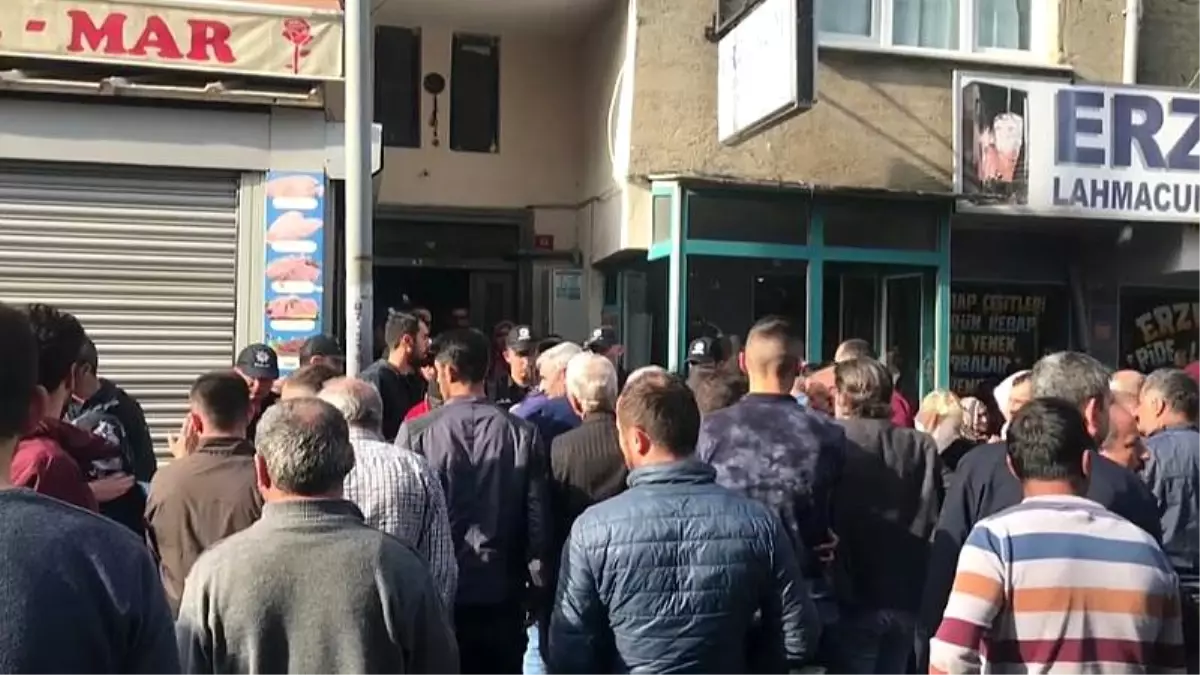 Pendik\'te bir kişi aynı aileden üç kişiyi vurarak öldürdü