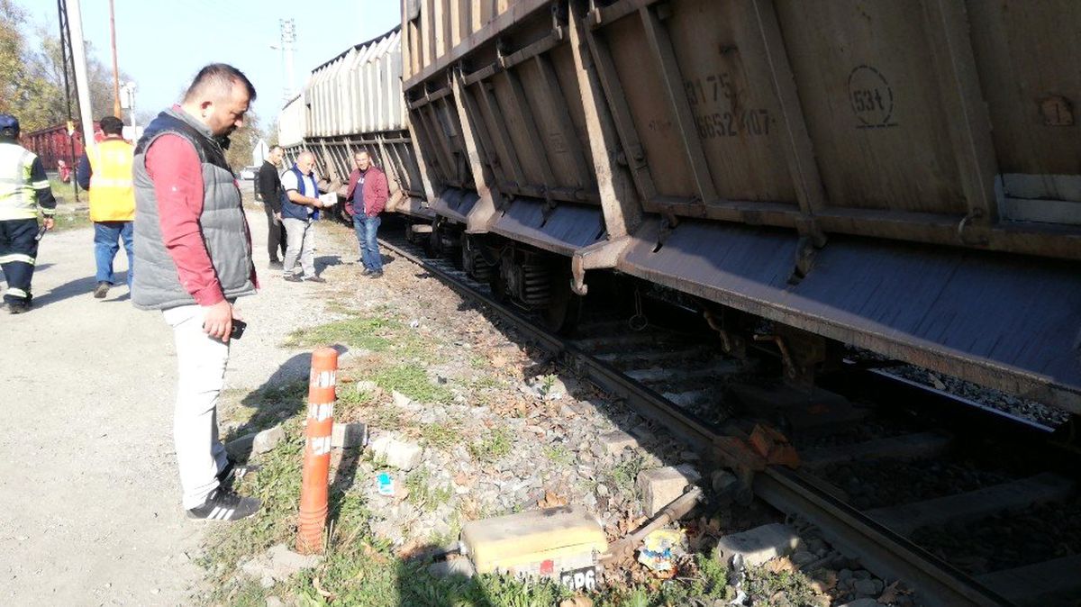 Tren raydan çıktı, ekipler seferber oldu