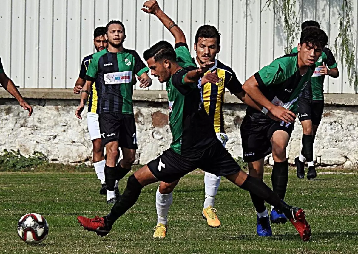 Alaçatıspor 1-0\'lık skorla çıkışını sürdürdü