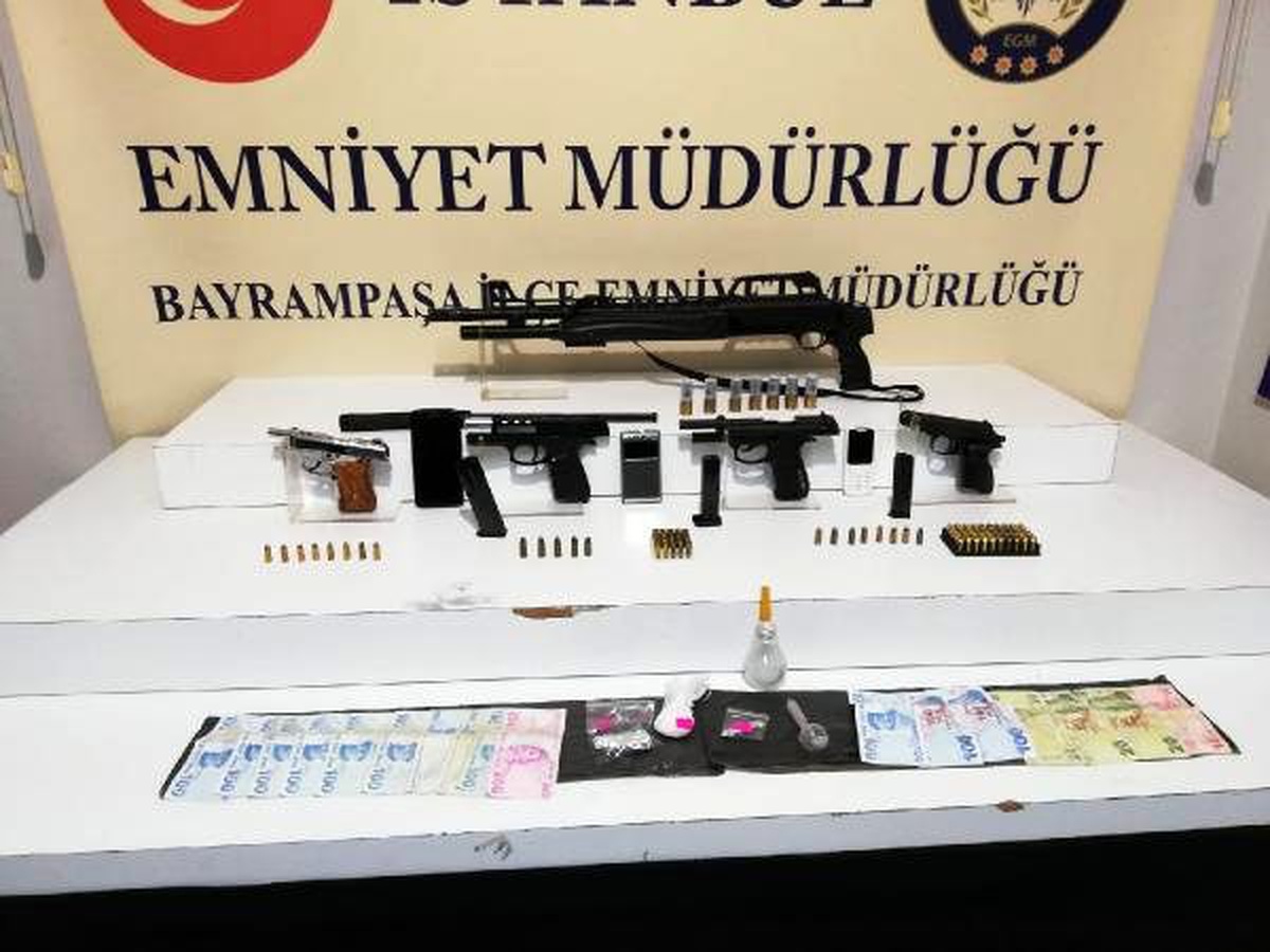 Bayrampaşa\'daki 4 ayrı uyuşturucu operasyonu kamerada