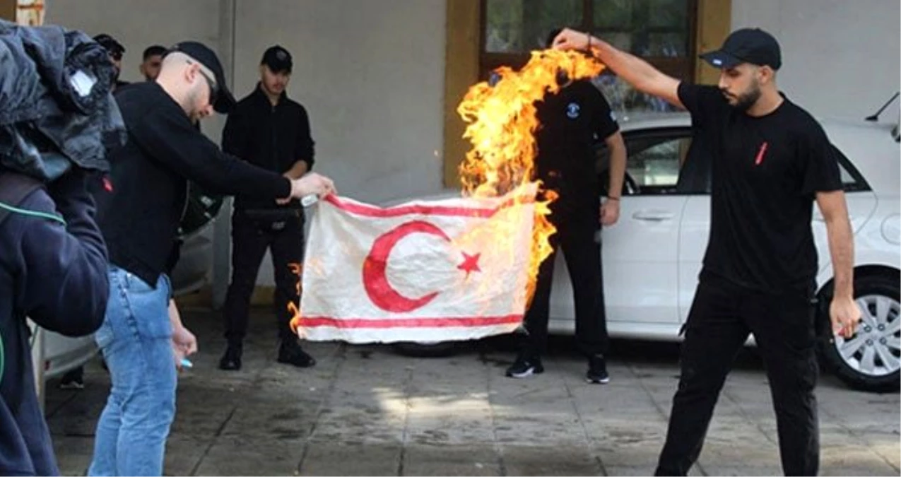 Dışişleri Bakanlığı, Kıbrıs Rum kesiminde KKTC bayrağının yakılmasını kınadı