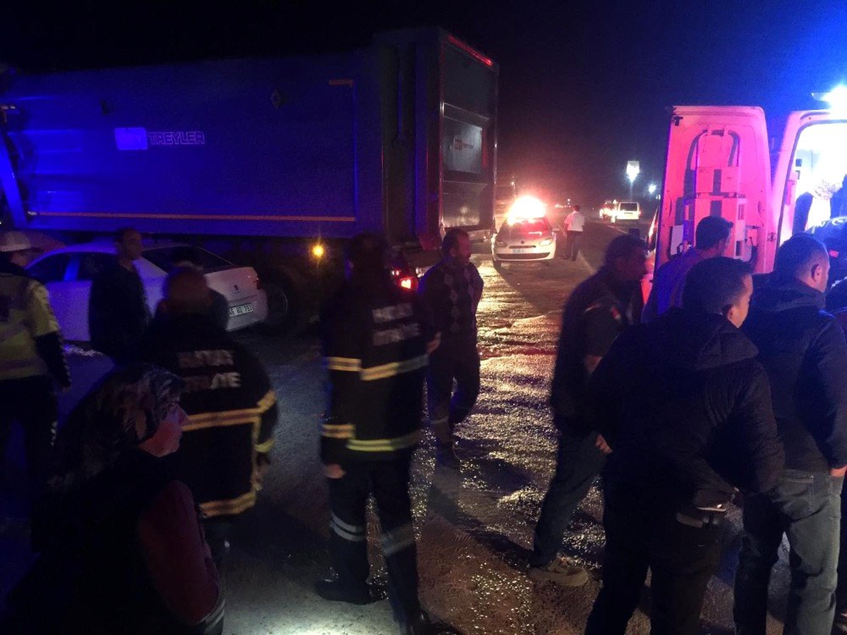 Hatay\'da tır ile otomobil çarpıştı: 5 yaralı