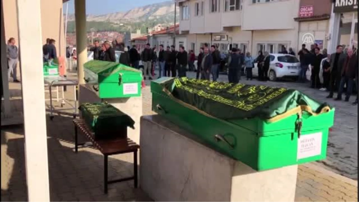 Karabük\'teki kazada ölen aynı aileden 4 kişinin cenazeleri defnedildi
