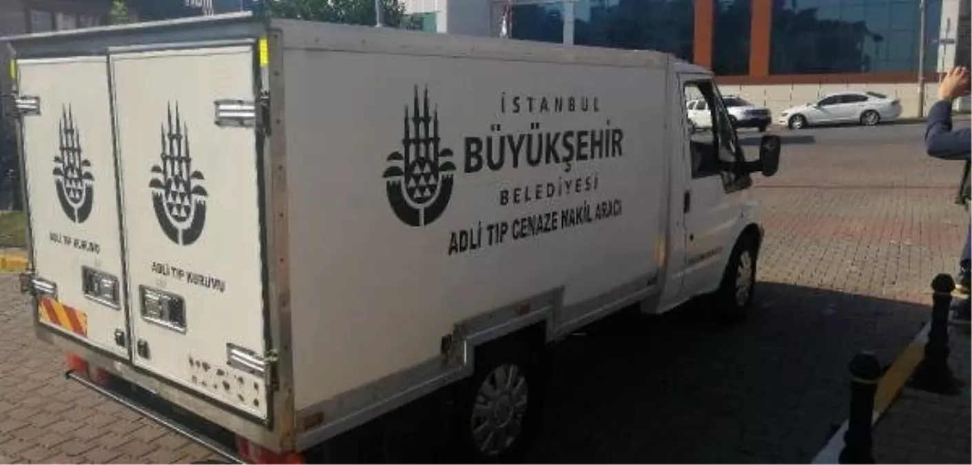 Pendik\'te öldürülen 3 kişinin cenazesi Adli Tıp\'tan alındı