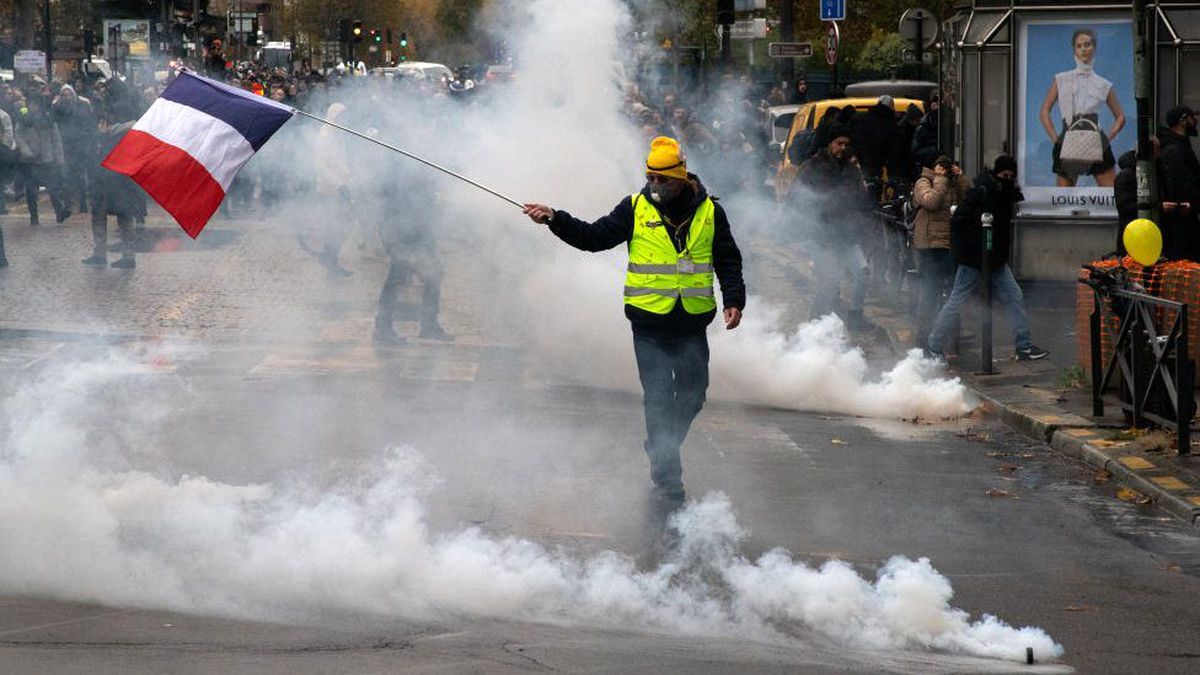 Sarı Yelekliler protestolarının 1. yılı: Paris\'te 147 gösterici gözaltına alındı