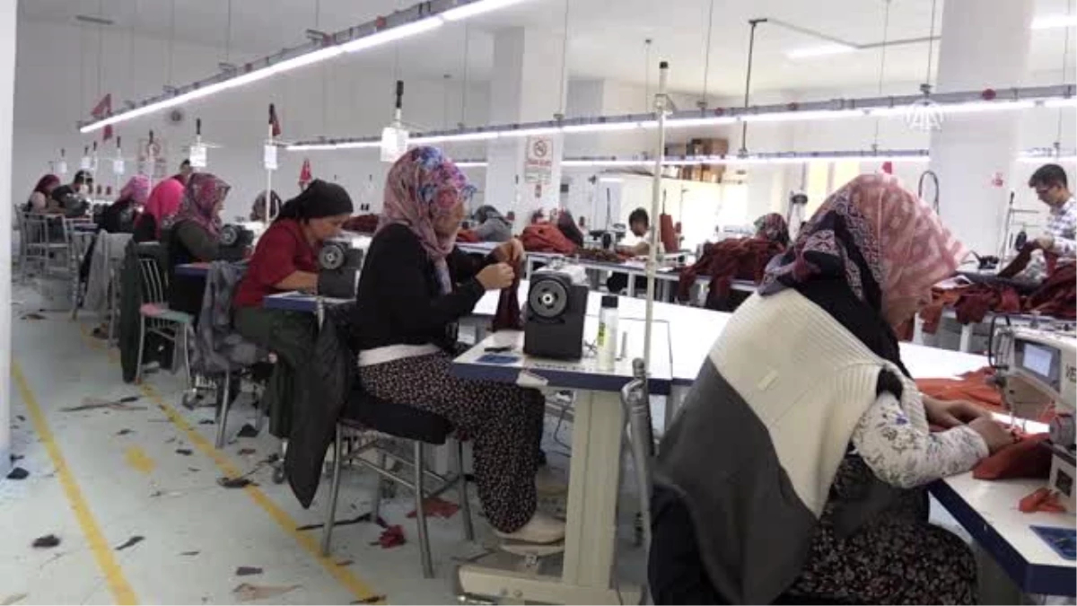 Tekstil atölyesine dönüştürülen garaj işsizlere umut oldu