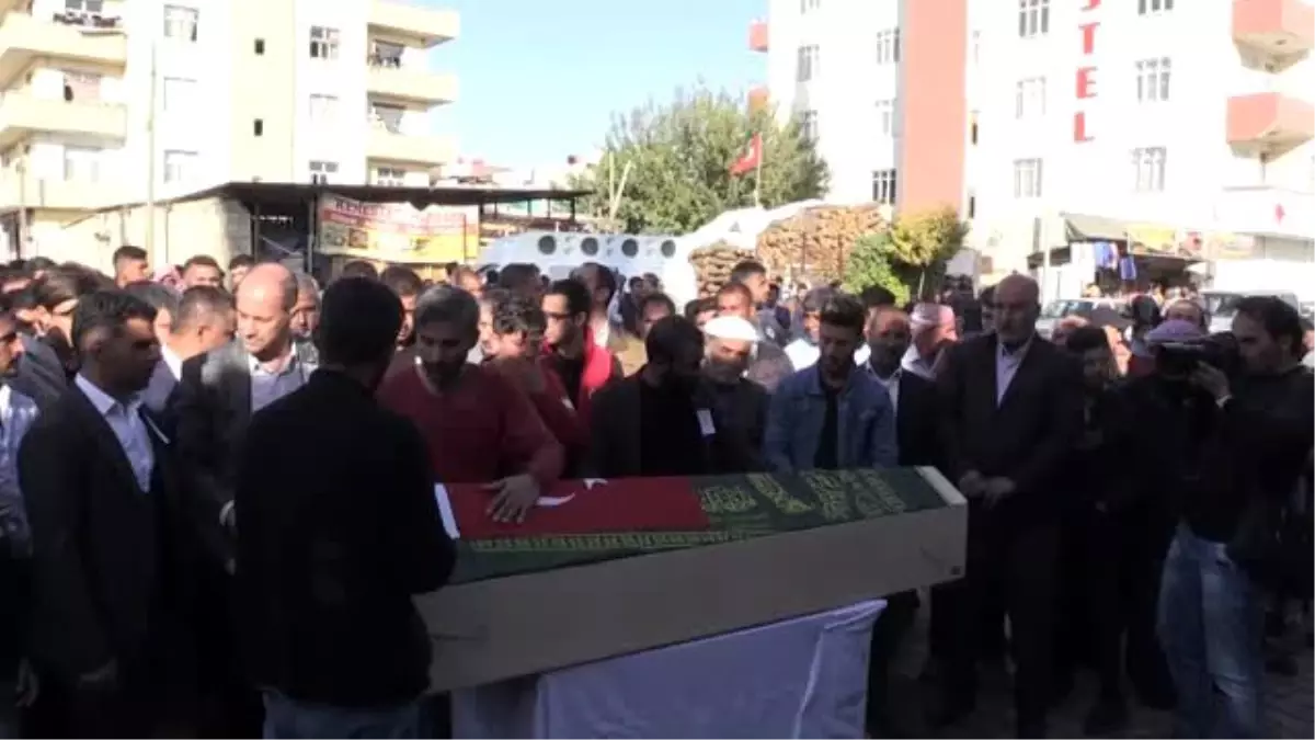 Terör örgütü PKK/YPG\'nin roketli ve havanlı saldırısı - Şehit Halil Yoğurt son yolculuğuna uğurlandı