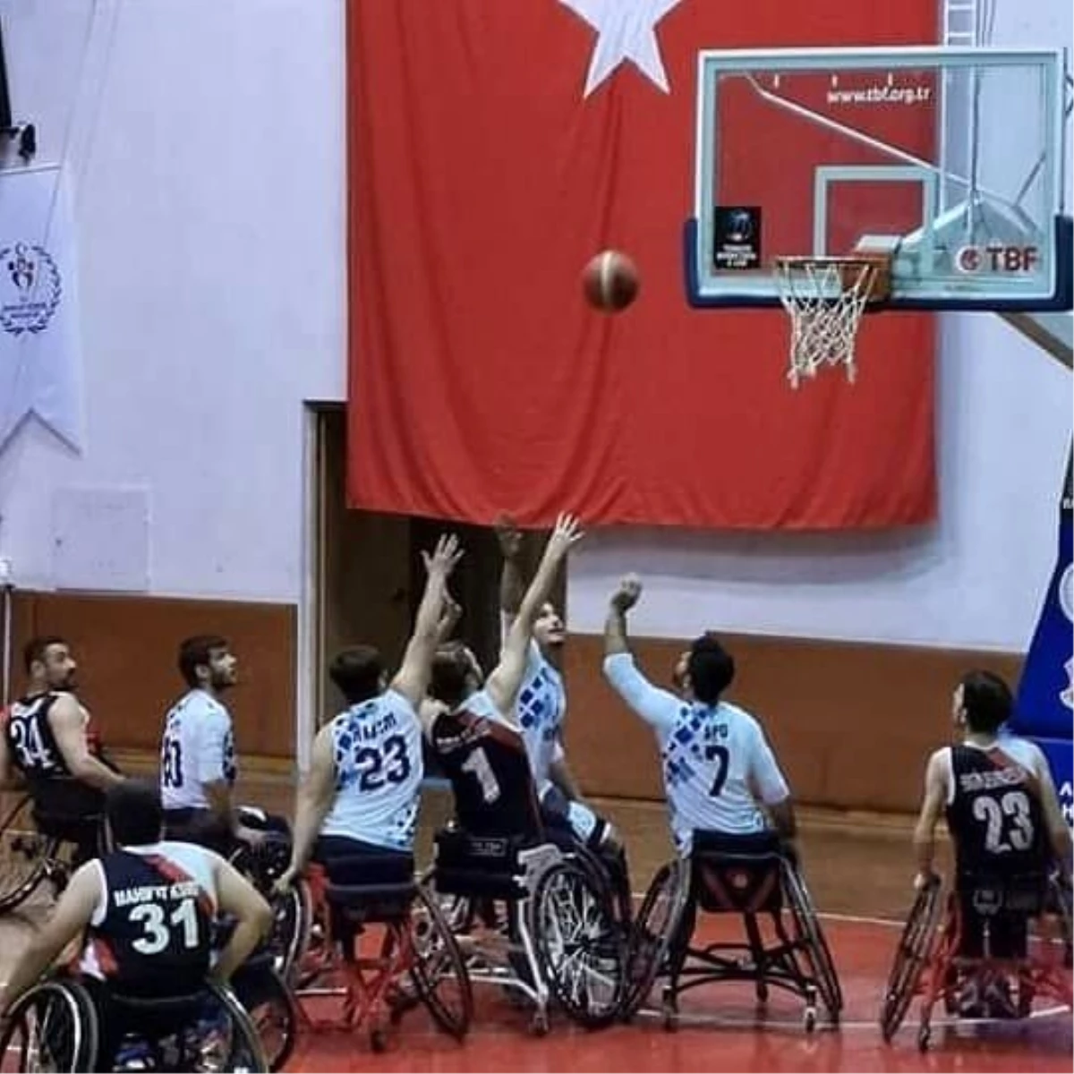 ADÜ Genç Efeler Spor Kulübü Tekerlekli Sandalye Basketbol Takımı 3\'te 3 yaptı