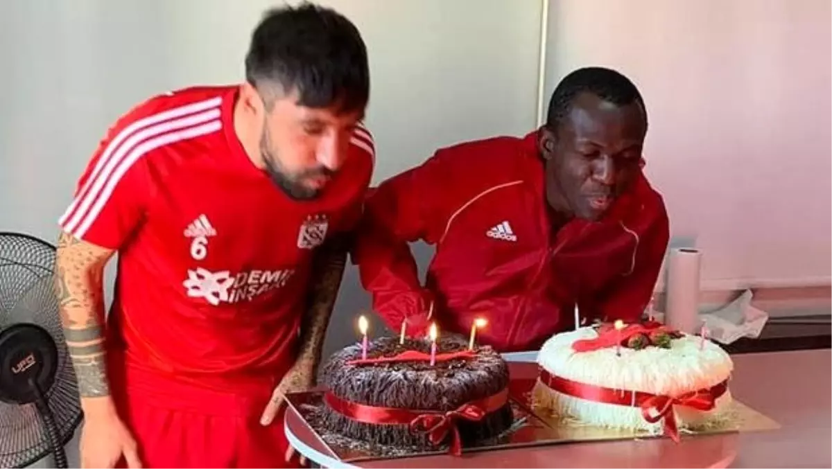 Arouna Kone ve Paul Papp\'ın doğum günü kutlandı