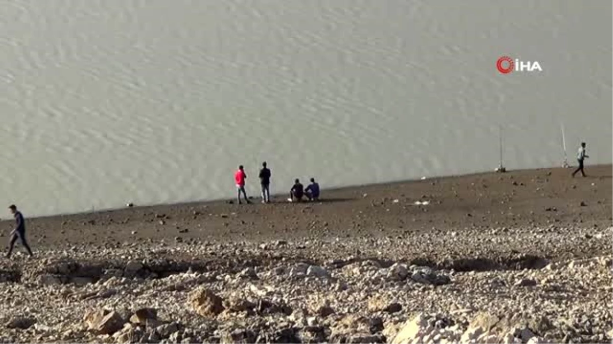 Avlanmanın yasak olduğu Tahtaköprü Baraj Gölü\'nde sadece olta balıkçılığı serbest