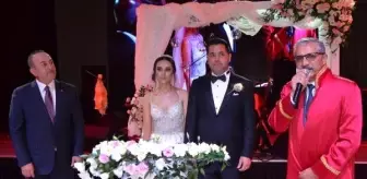 Bakan Çavuşoğlu, golf hocasının nikah şahidi oldu