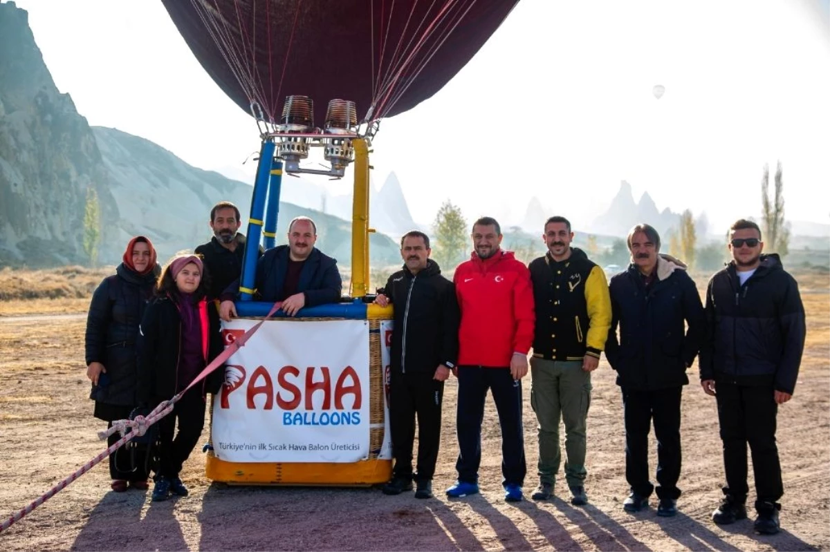 Bakan Varank, Türkiye\'nin ilk yerli balonu ile Kapadokya\'da uçtu