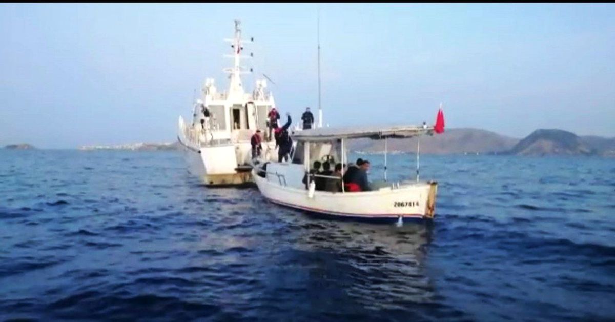 Balıkçı tentesi ile kaçmaya çalıştılar