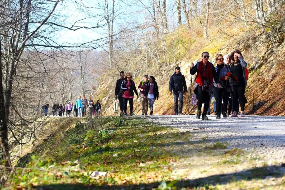 Doğaseverler Akyazı\'da yürüyüş yaptı