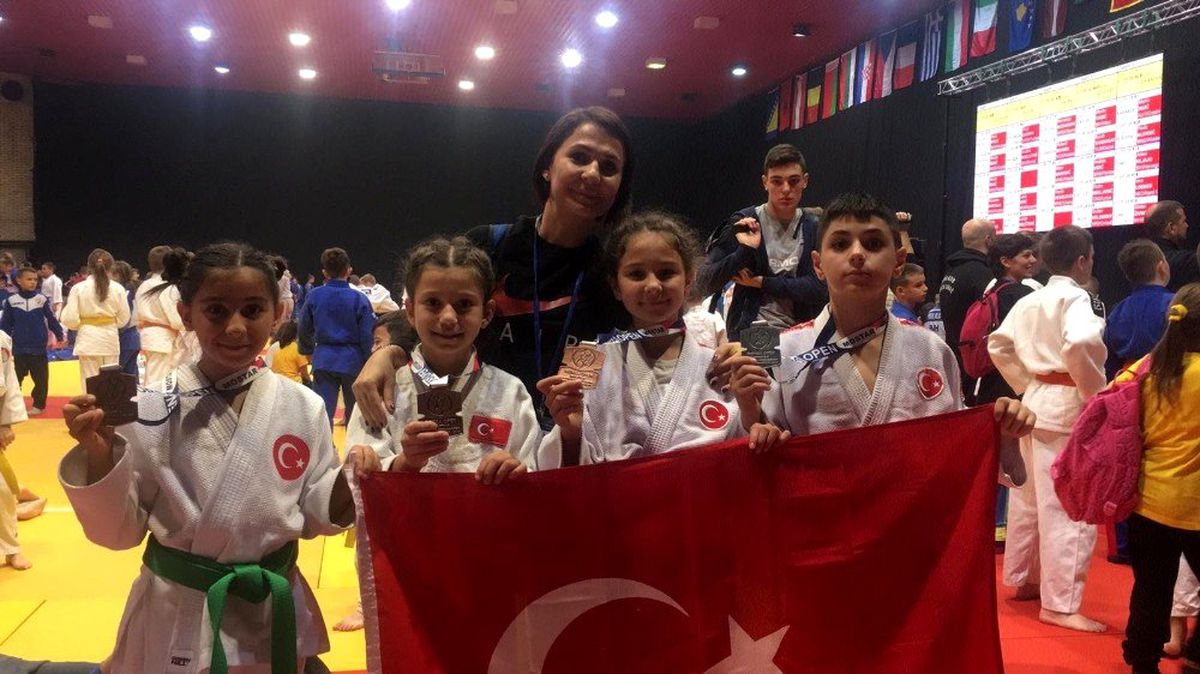 Düzceli Judocular 9 madalya ile yurda döndü