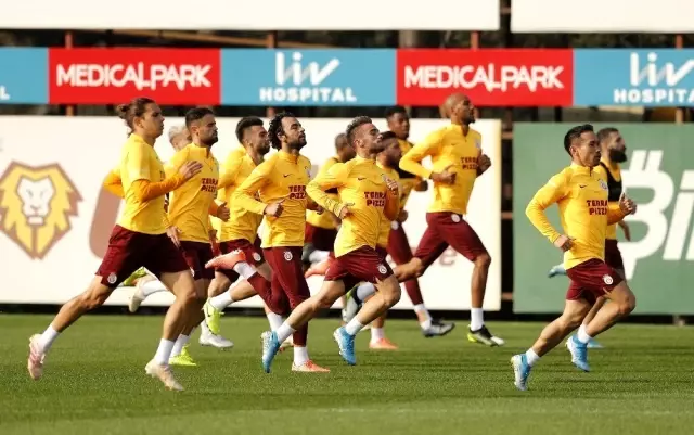 Galatasaray'a Muslera şoku! Kadrodan çıkarıldı Galatasaray'a Muslera şoku! Kadrodan çıkarıldı