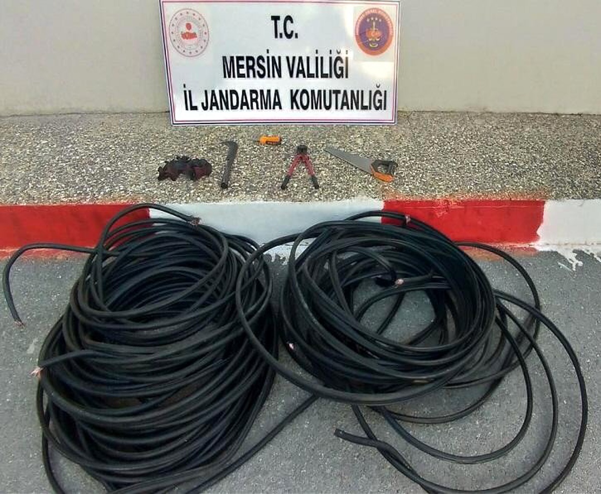 Kablo çalarken yakalanan 2 kişi tutuklandı
