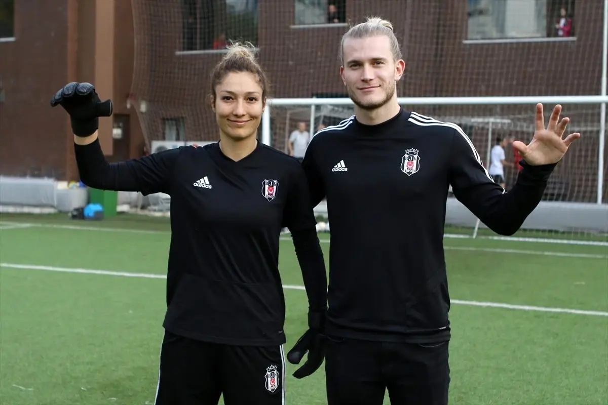 Karius\'tan Beşiktaş\'ın kadın ve altyapı takımına ziyaret