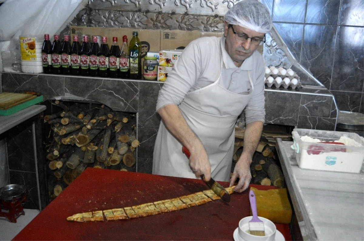 Öğretmen kızına destek olmak için geldiği Ağrı\'da işyeri açtı