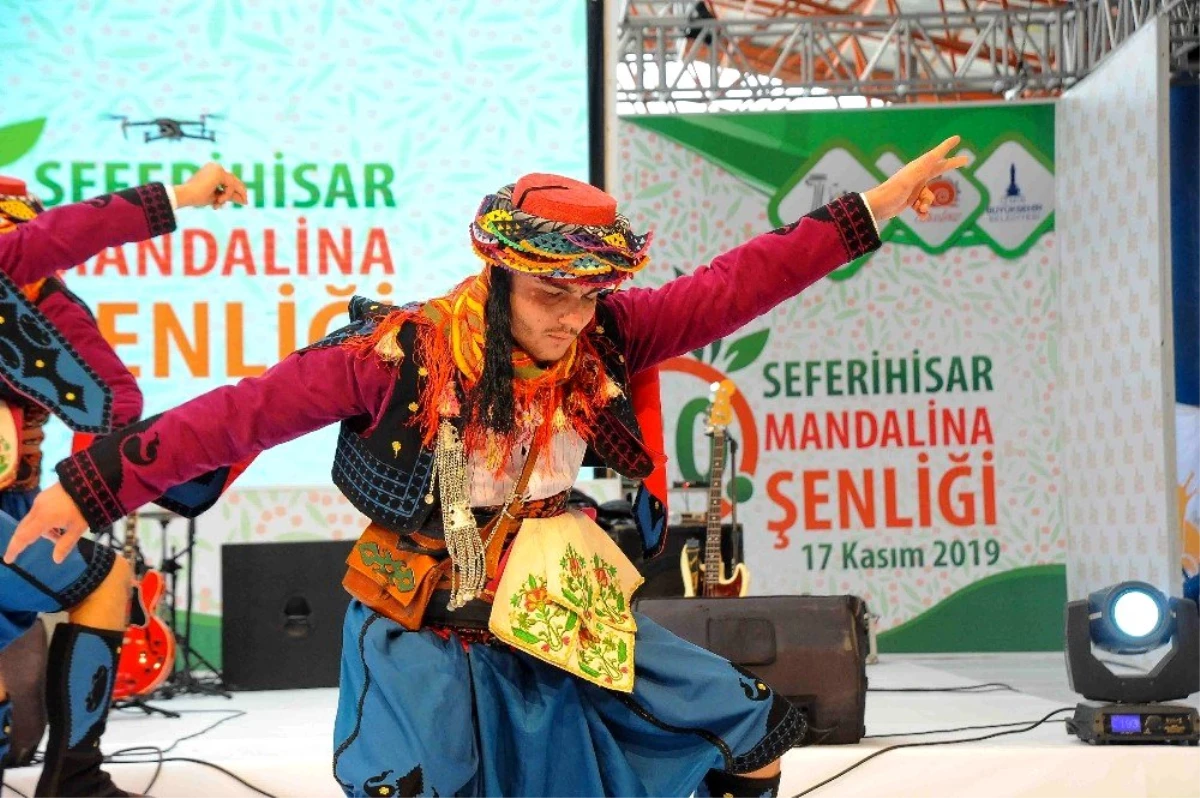 Seferihisar\'daki turuncu festivale binlerce kişi katıldı