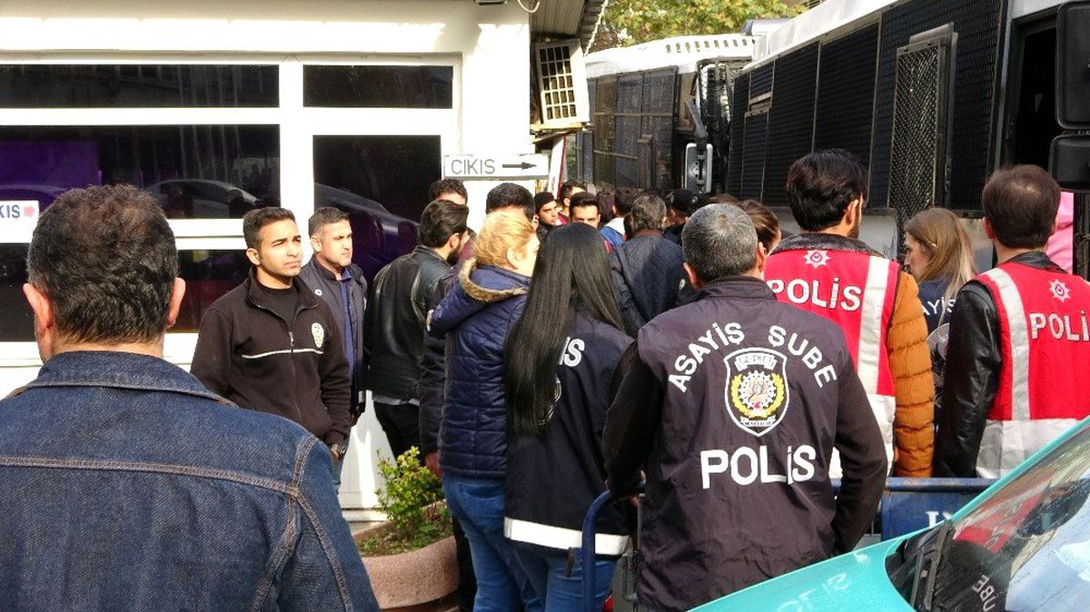 Servis dolandırıcılarından adliye yolunda pişkin sözler: "Abla güzel çek, kurbanın olayım"