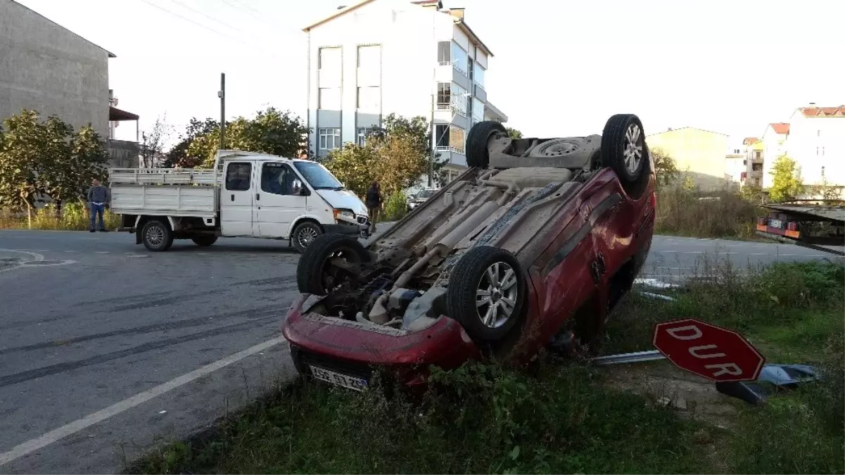 Ticari araçla kamyonet çarpıştı: 5 yaralı