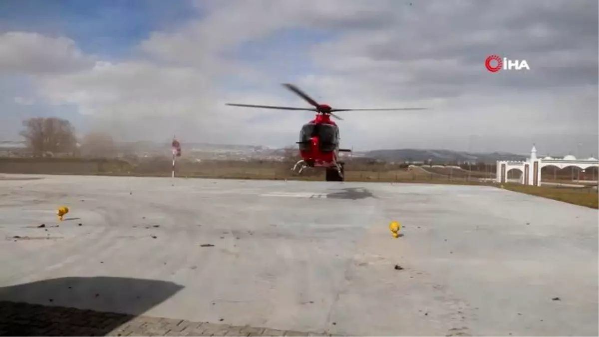 Trafik kazasında yaralanan 65 yaşındaki kadın hasta ambulans helikopter ile Sivas\'a sevk edildi