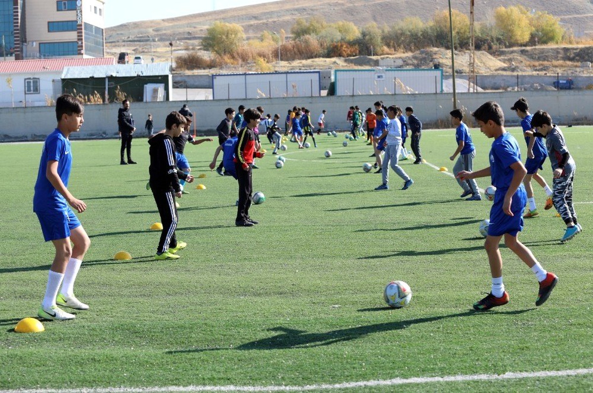 Van Büyükşehir Belediyesi Gençlik ve Spor Kulübü Futbol Takımı kuruldu