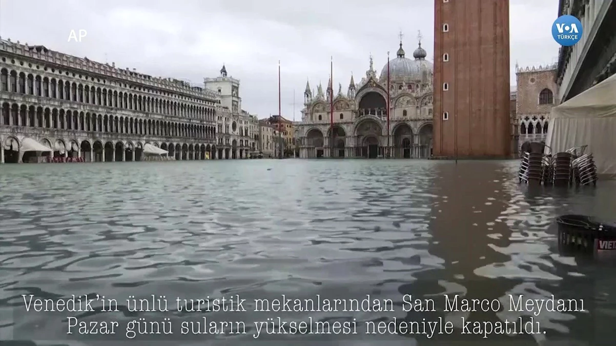 Venedik\'in Ünlü San Marco Meydanı Sular Altında