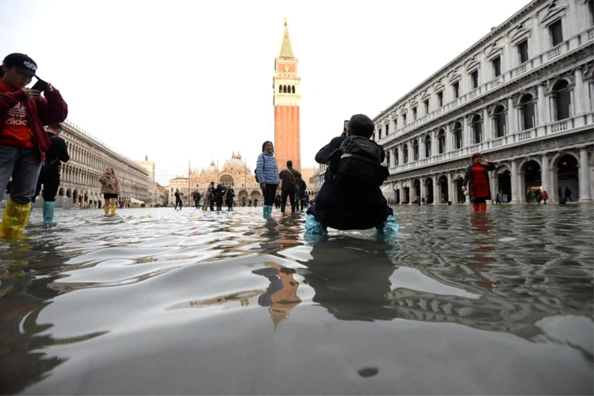 Venedik\'te tarihi San Marco Meydanı sular altında kaldı