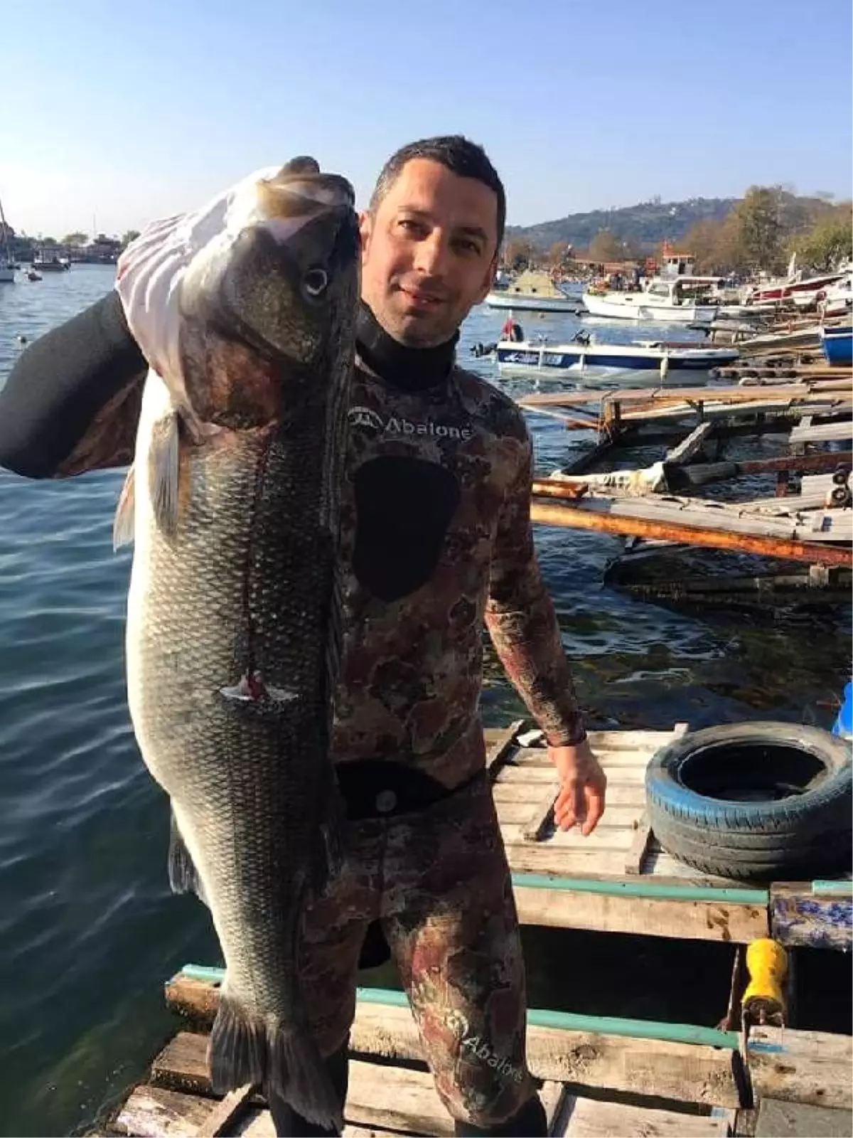 Zıpkınla 13 kilo 600 gramlık levreği avladı